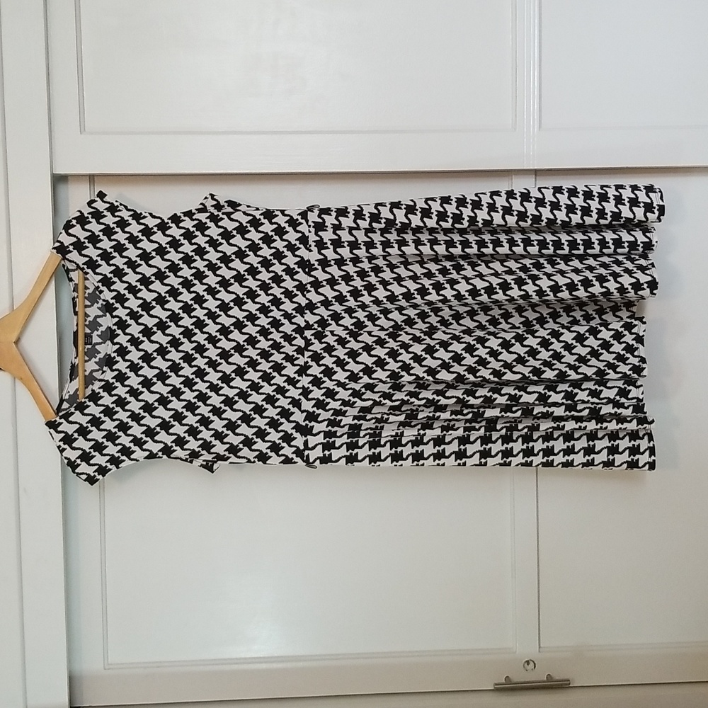 ❤️$6 Sale!❤️ Black & White Houndstooth Print Dress VGUC